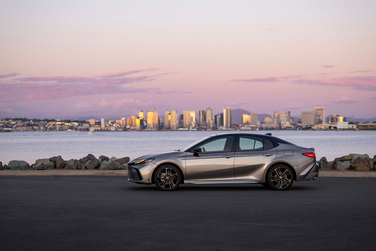 2025 Camry XSE AWD HeavyMetalBlackRoof 010
